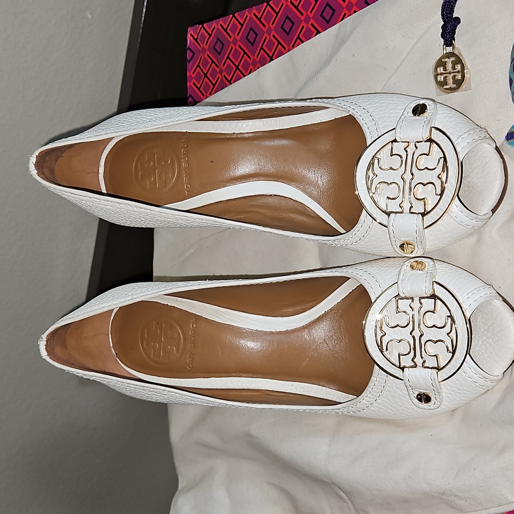 Tory Burch Carolyn Wedge Sandles Size 7.5